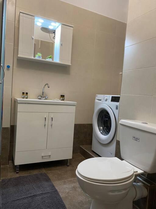 Elia'S Boutique Apartment Спарти Екстериор снимка